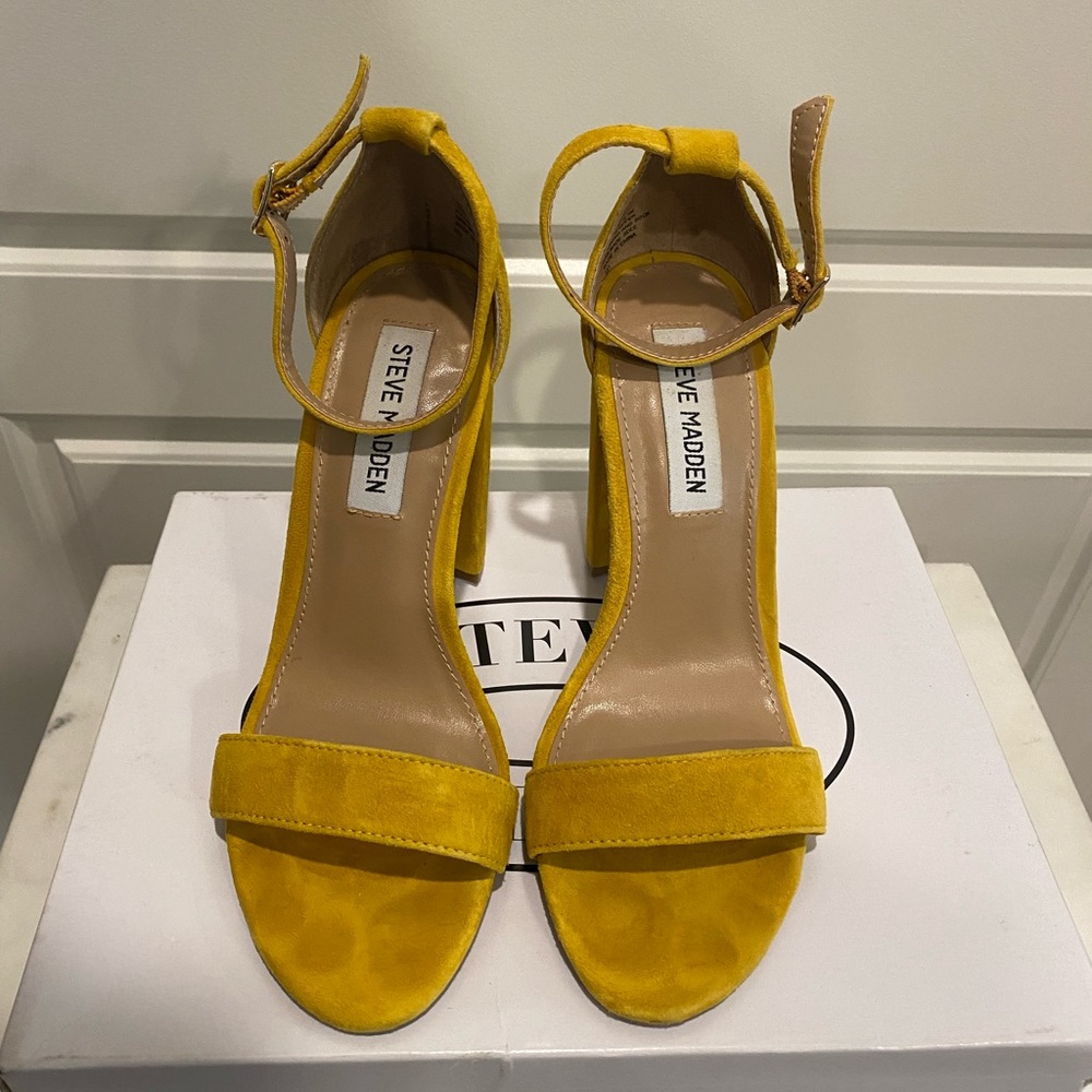 STEVE MADDEN YELLOW SUEDE HEELS • GREAT CONDITION • BOX INCLUDED